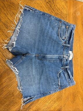 Abercrombie and Fitch 4” Mom Short